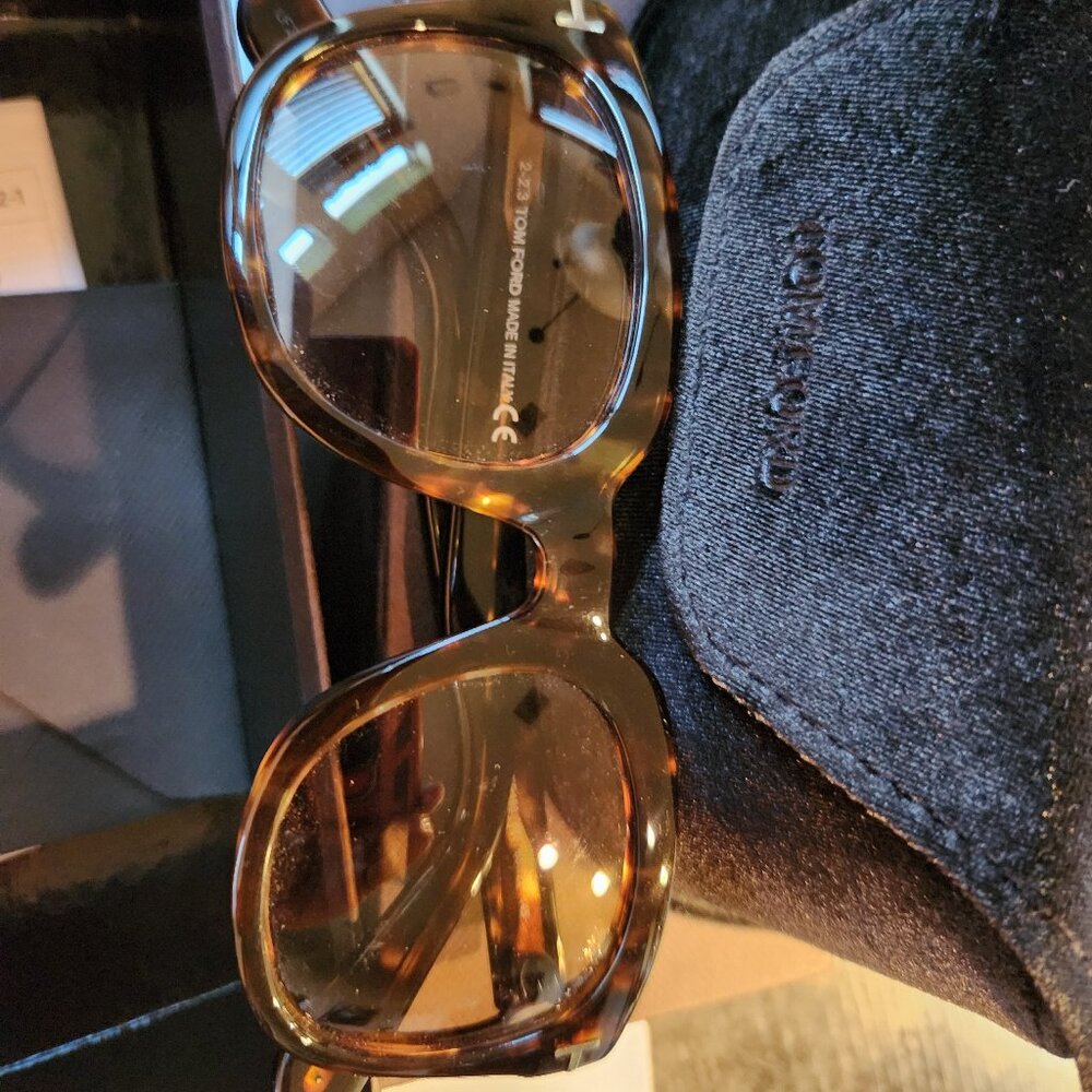 Tom Ford sunglasses for women. Already authenticated.
